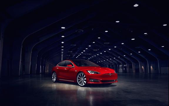 Эксперимент: защиту электрокара Tesla взломали за две секунды