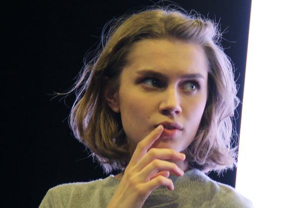 Беременная звезда сериала "Папины дочки" оправдалась за фото без макияжа