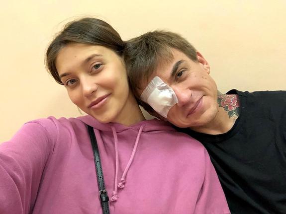 Спасая беременную подругу, Влад Топалов травмировал глаз