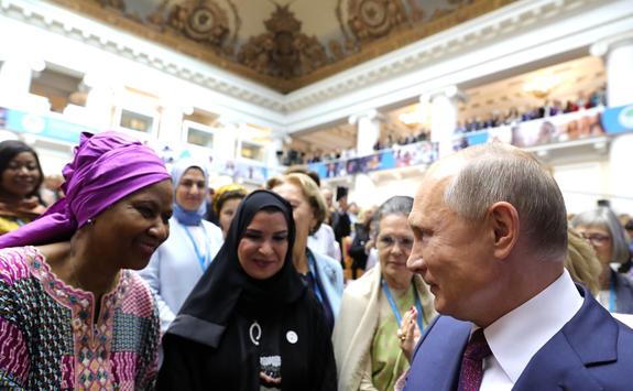 Путин: все выиграют, если "женских историй успеха будет как можно больше"