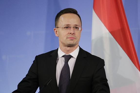 Венгрия пригрозила оставить Украину без ЕС на фоне "паспортного скандала"