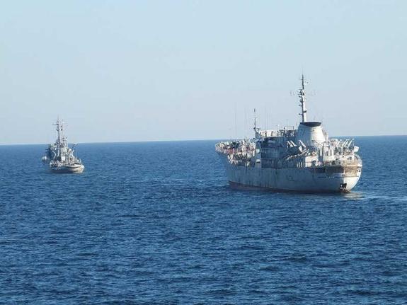 Военные корабли Украины вошли в экономическую зону России у берегов Крыма