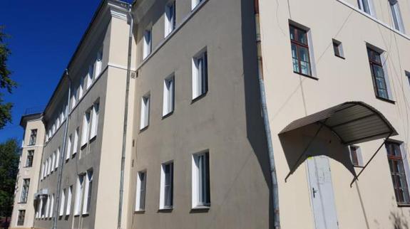 В Старокамышинске отремонтировали здание городской больницы и ДК