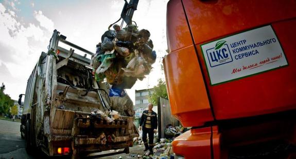 В Челябинск приехала дополнительная техника для сбора мусора