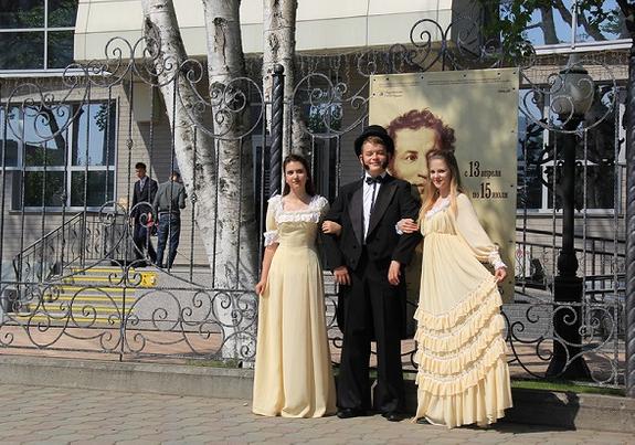Классики в музее книги Антона Павловича Чехова «Остров Сахалин»