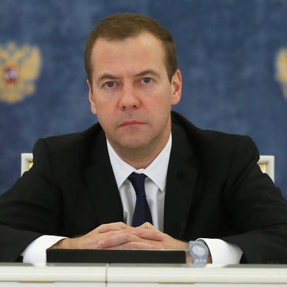 Медведев написал научную статью с обоснованием повышения пенсионного возраста