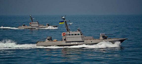 Какие учения проводила страна без флота в Азовском море?