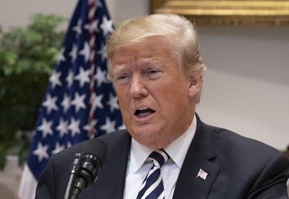 Во время выступления Трампа человеку в толпе внезапно стало плохо