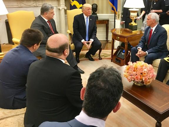 Политолог: "Трамп не укрепил свои позиции, а лишь сохранил их"