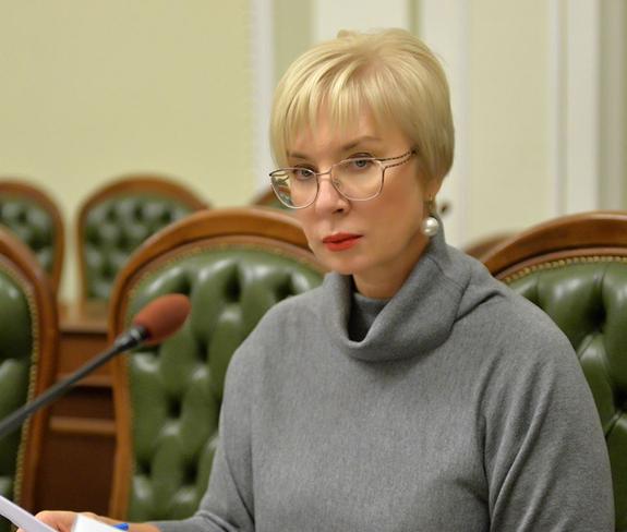 Омбудсмен Украины Людмила Денисова упала в обморок, когда выступал Порошенко