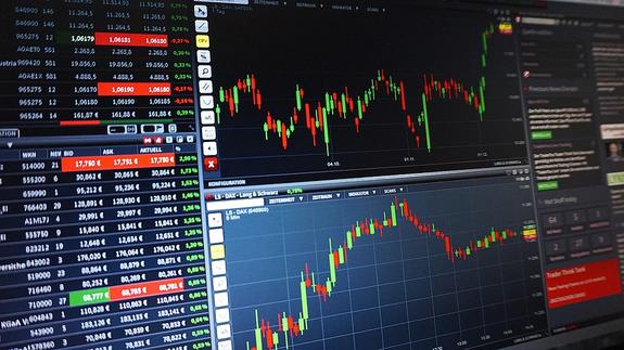ЦБ предложил банкам информировать его о валютных сделках