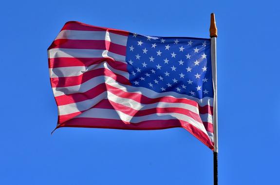 Американский эсминец демонстративно прошел неподалеку от базы РФ