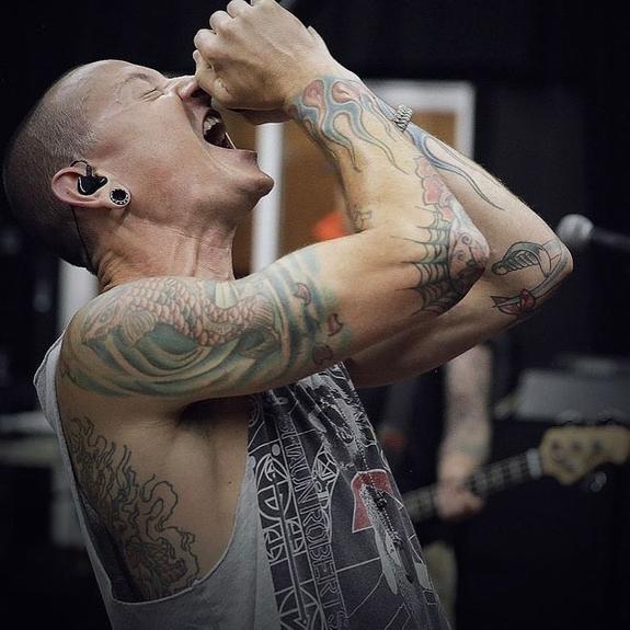 В сеть попала последняя песня фронтмена Linkin Park Честера Беннингтона