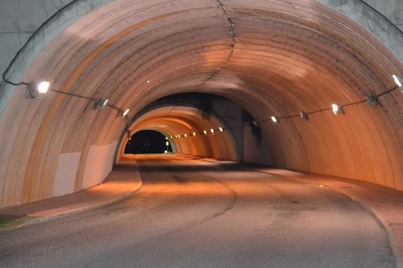 Автомобильный тоннель затопило в Москве, движение транспорта затруднено