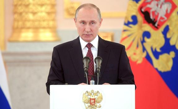Владимир Путин вручил премии Президента молодым ученым