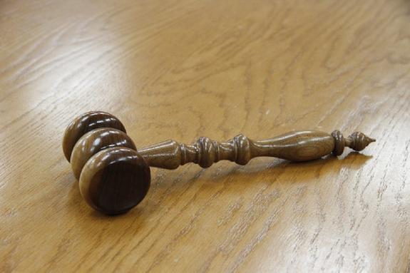 За смерть матери с ребенком в лифте в Крыму будут судить пятерых