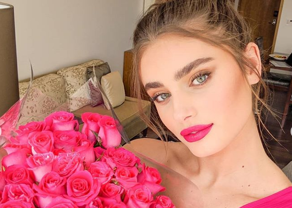 Модель Victoria’s Secret рассказала об идеальной фигуре без диет