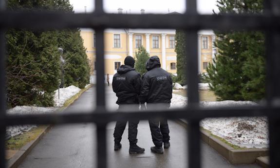 В Крыму правоохранители задержали имама севастопольской мечети Рустема Абилева за призывы к экстремизму