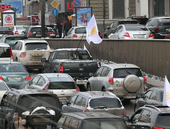 ЦОДД предупредил москвичей о "дачных" пробках по выходным