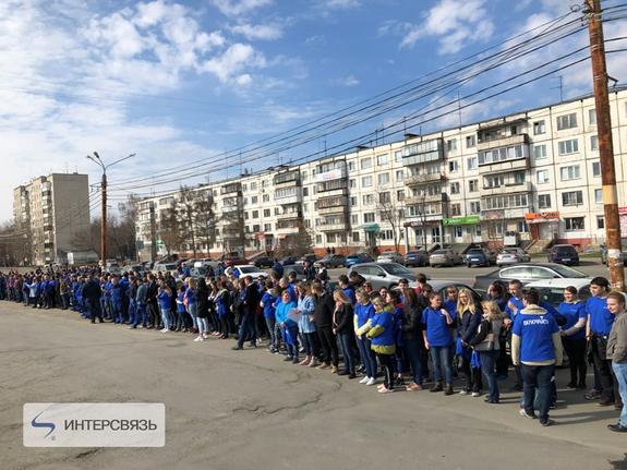 Работники Интерсвязи почистили Комсомольский проспект в Челябинске