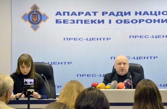 Турчинов опять нашел признаки введения российских войск на Украину