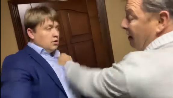 «Обвиняемый» Ляшко показал повестку в прокуратуру
