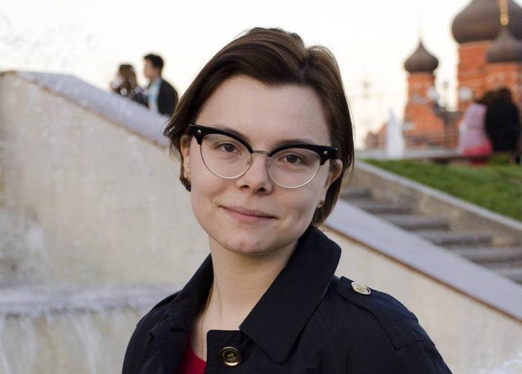 Подписчики едва узнали помощницу Петросяна в необычном образе