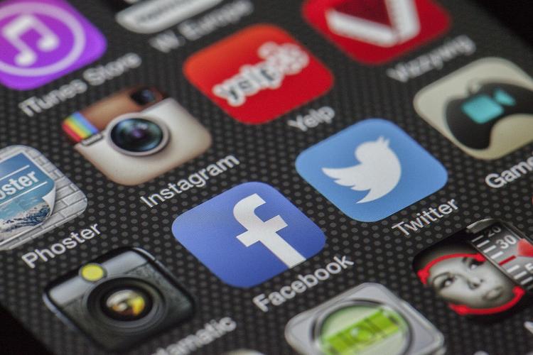 Цукерберг пообещал усилить безопасность Facebook и изменить формат общения в Сети