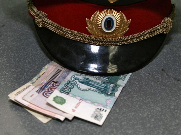 В Новопокровском районе начальник полиции обвиняется в получении взятки