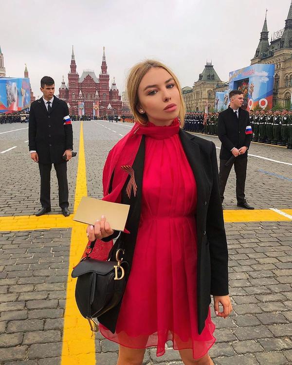 "С деньгами можно купить места на Парад даже лучше, чем у настоящих ветеранов", - этот комментарий возмутил Сеть