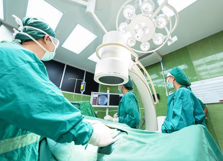 В сеть попали циничные описания студентки, будущего врача, работы медиков