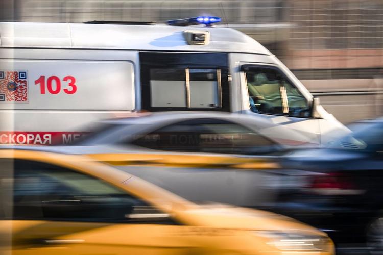 На западе Москвы автобус столкнулся с тремя легковушками, шестеро пострадавших