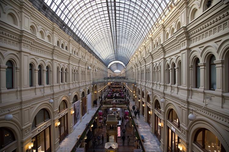 Посетителей ГУМа и Красной площади в центре Москвы эвакуировали из-за учений