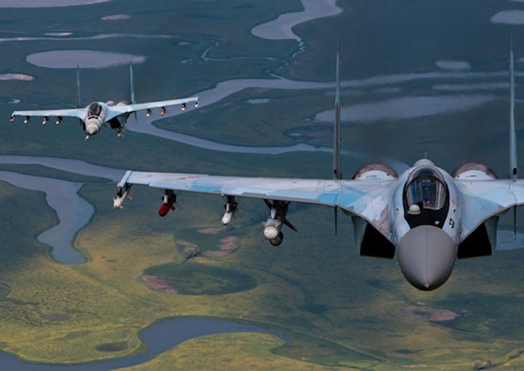 В Минобороны опровергли информацию о "небезопасном перехвате" Су-35 самолета США
