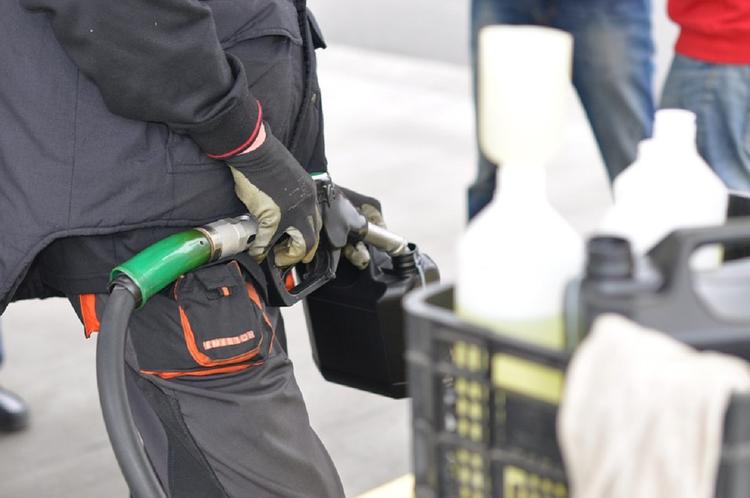 Правительство поднимет нефтяникам компенсации за сдерживание цен на бензин