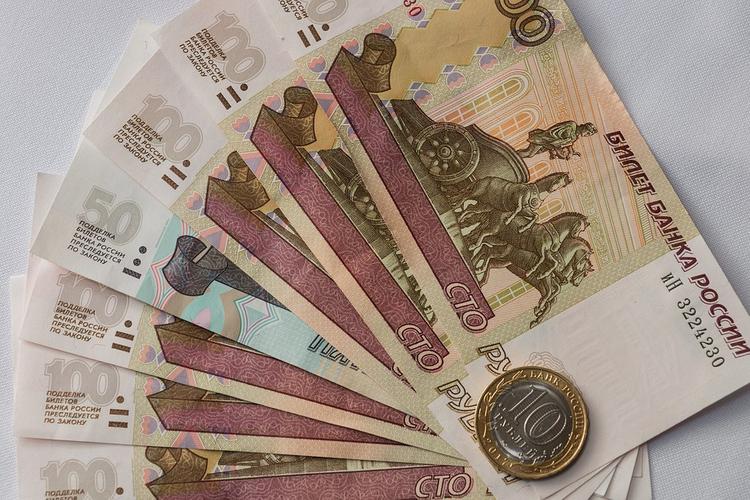 Медведев предложил повысить пособие по уходу за детьми до 3 лет, но не всем семьям