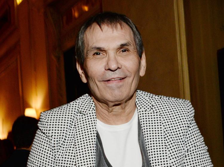 Бари Алибасов перед камерами продемонстрировал, как выпил жидкость для очистки труб