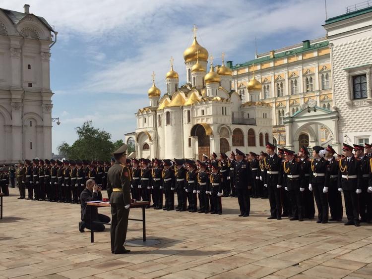 Выпуск московских кадет прошел на Соборной площади в Москве