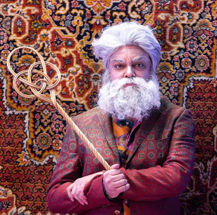 "Кажется, пропали еще и мозги", Филипп Киркоров разделся и принял роды в клипе "Стеснение пропало"