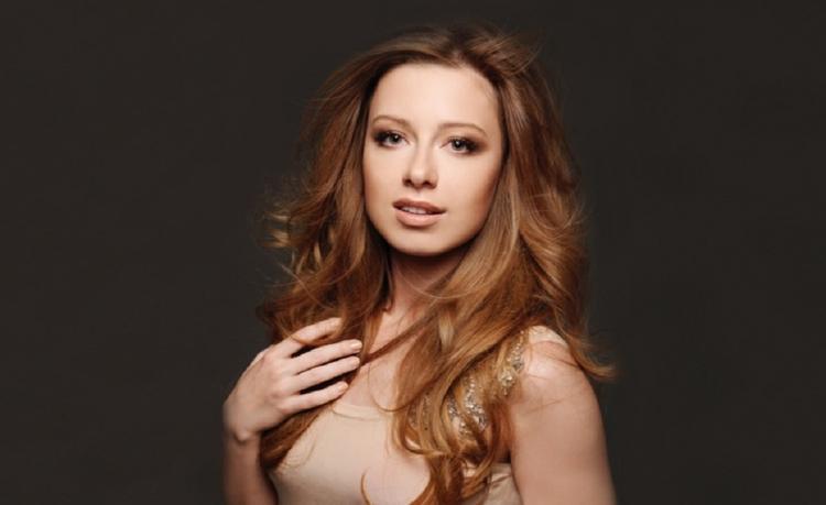 Певица Юлия Савичева в честь дочери сделала татуировку