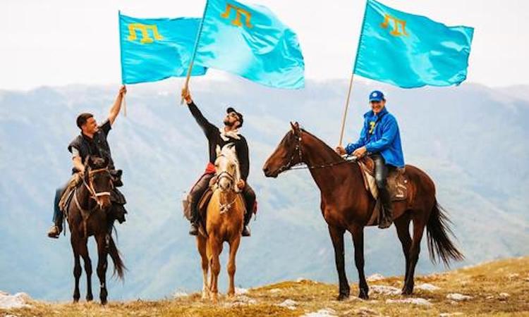 День крымскотатарского флага отметят в Симферополе автопробегом