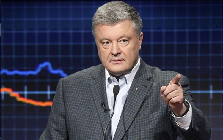 Порошенко не понравилась идея Зеленского отменить парад и выплатить военным премии
