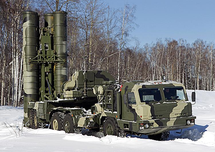 Россия начала поставки ЗРС С-400 в Турцию