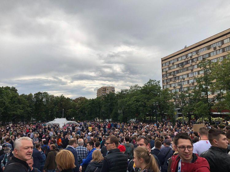 В Москве начался митинг за допуск независимых кандидатов в Мосгордуму