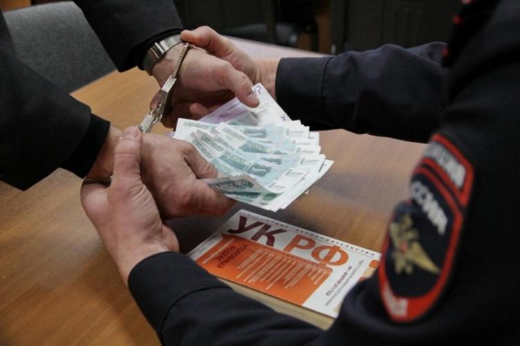 Бывшего замначальника судебных приставов подозревают во взяточничестве
