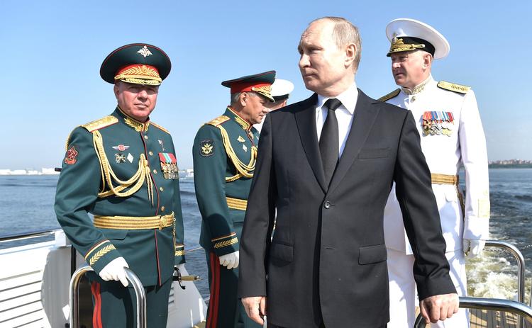 В День ВМФ РФ Владимир Путин принял Главный военно-морской парад в Санкт-Петербурге
