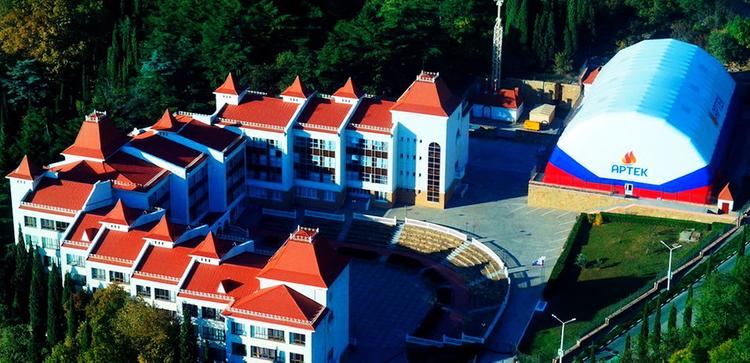 Аферистка предлагала жителям Петербурга фальшивые путевки в «Артек»