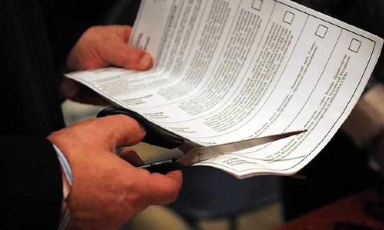 В Крыму у оппозиционного кандидата при проверке избирком признал фальшивой подпись собственной матери