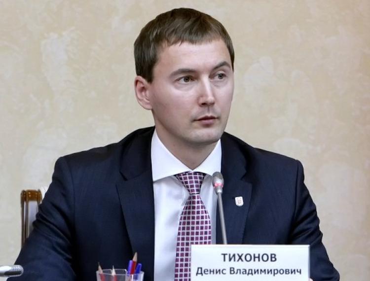 Министр Правительства Москвы Денис Тихонов рассказал о работе системы выдачи патентов работающим мигрантам
