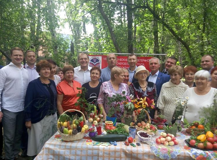Выставка цветов и плодов собрала в Челябинске 350